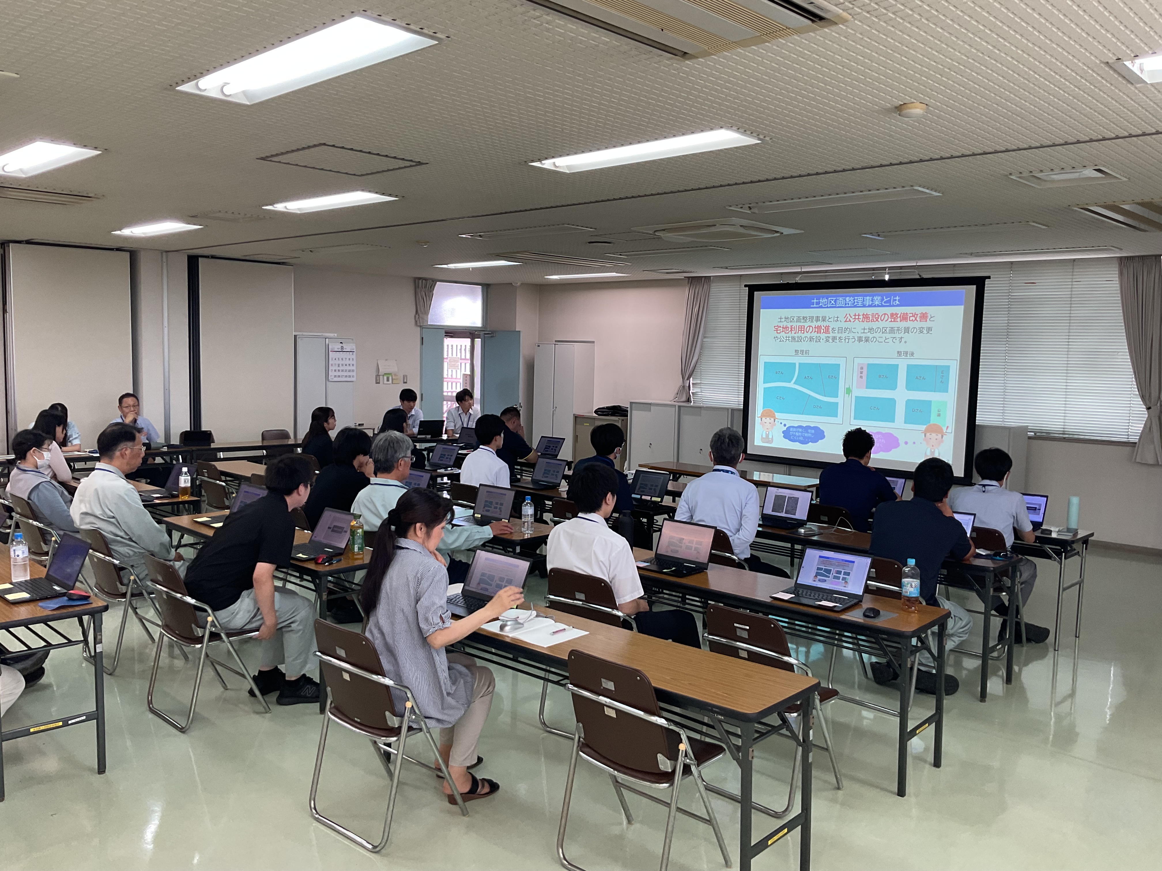 令和7年8月7日 千葉県流山区画整理事務所全職員に対し、土地区画整理事業の換地業務に関する勉強会を開催しました。